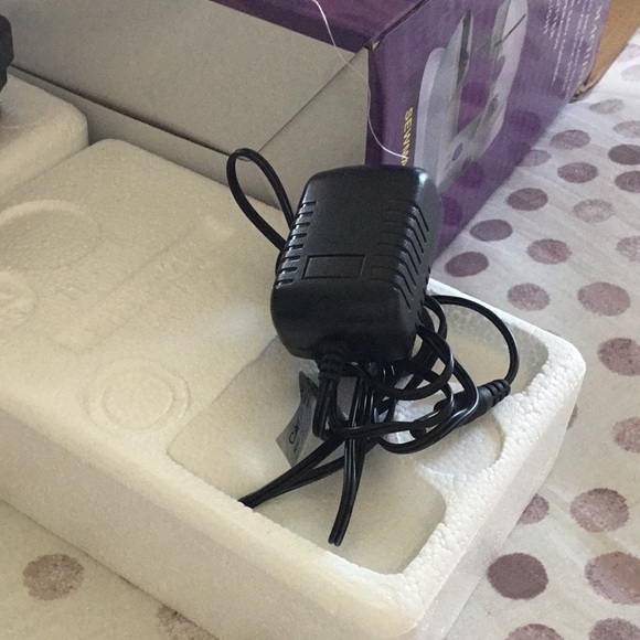 Mini Sewing Machine - Picture 4 of 5